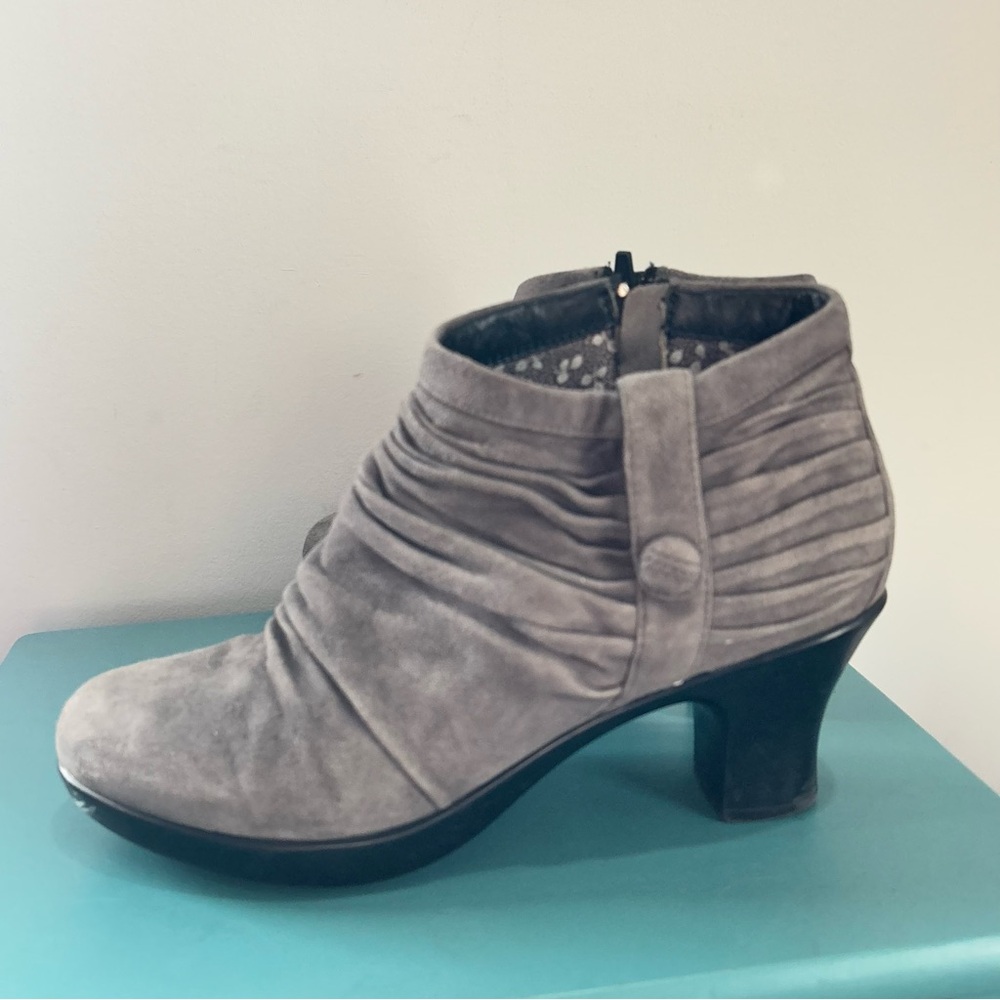 Dansko Women's Buffy Gray Suede Ankle Boots  Size EU 39 US 8.5-9